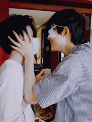 打扑克不盖被子在线观看